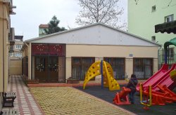 En prefabrikkert barnehage var sendt til Bursa av Karmod